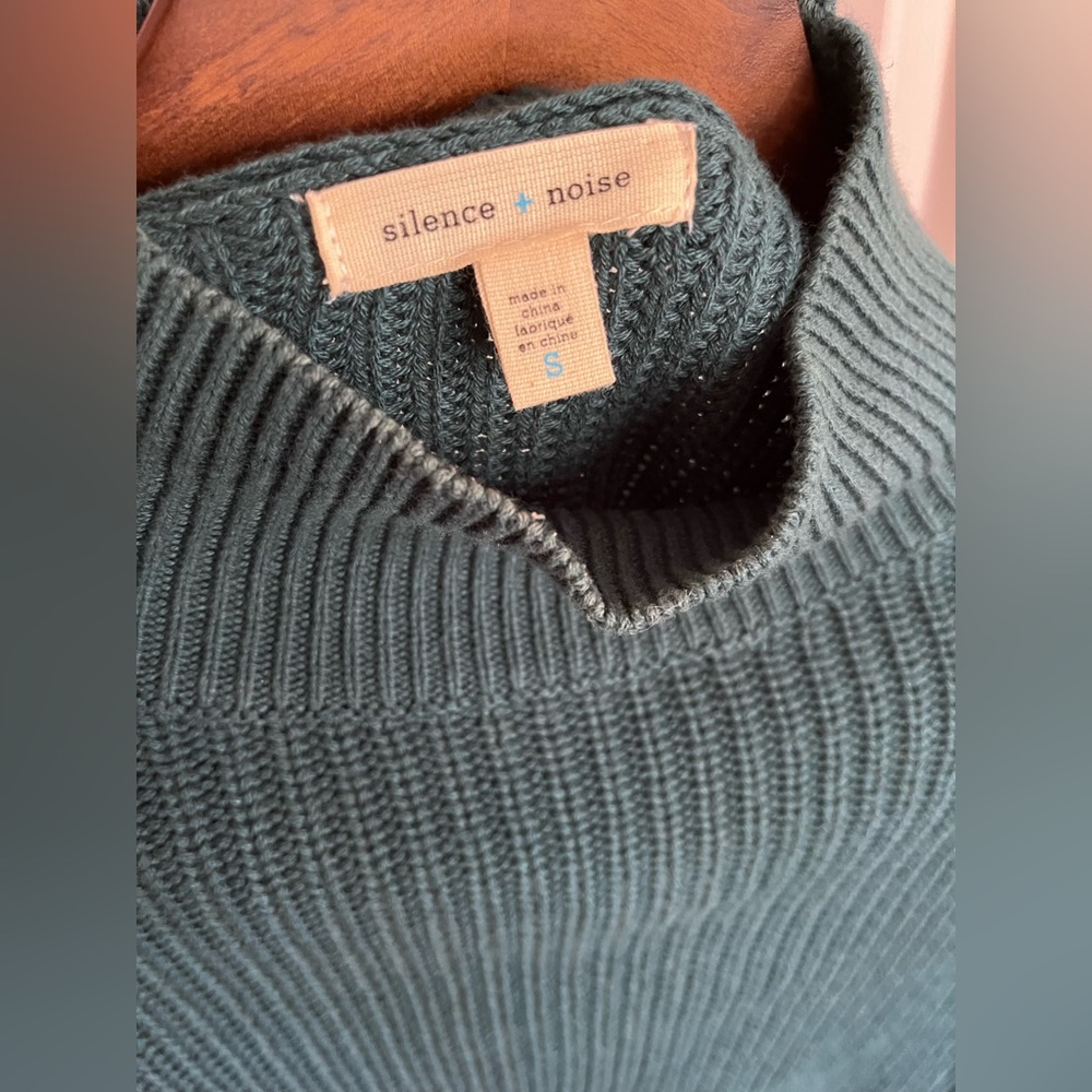 Urban Outfitters Crop Sweater (s) - Picture 3 of 3